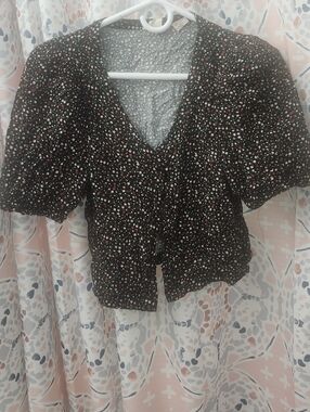 Levi's Black Floral V-Neck Puff-Sleeve Blouse